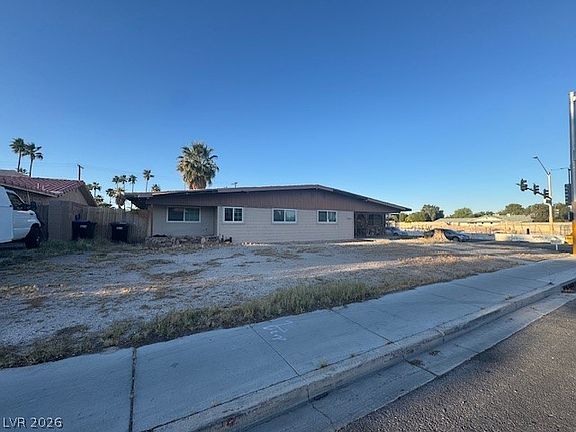 3rd image of 2300 W Oakey Blvd