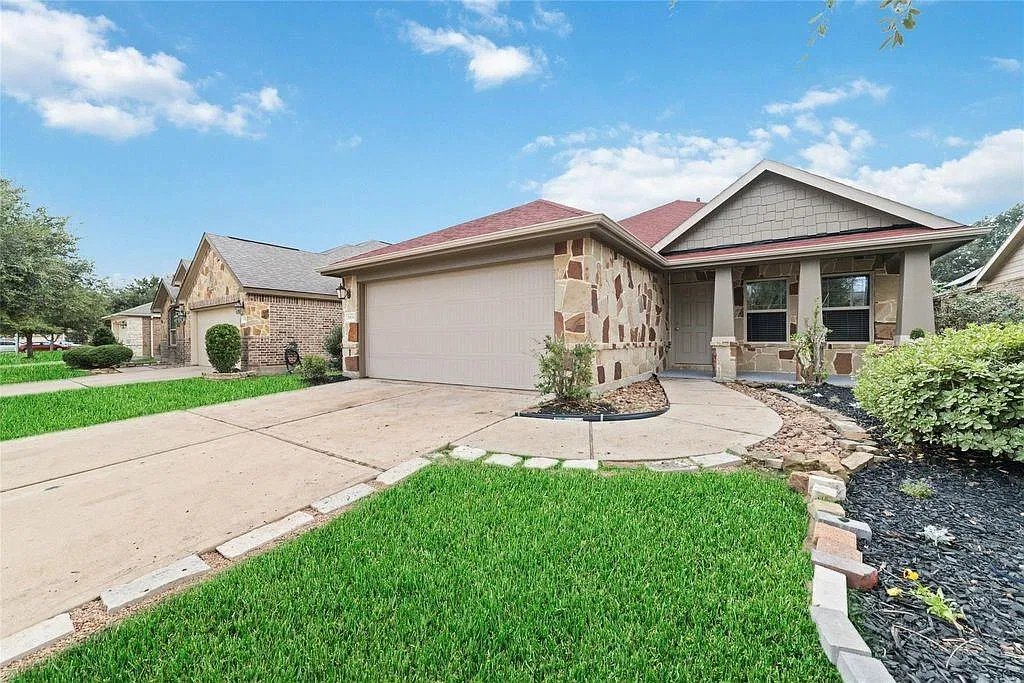3 bed, 4.0 bath, 1582 sqft, $2,100 — Photo 2