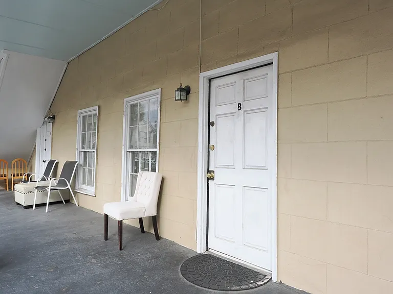 126 Alexander St — Photo 39