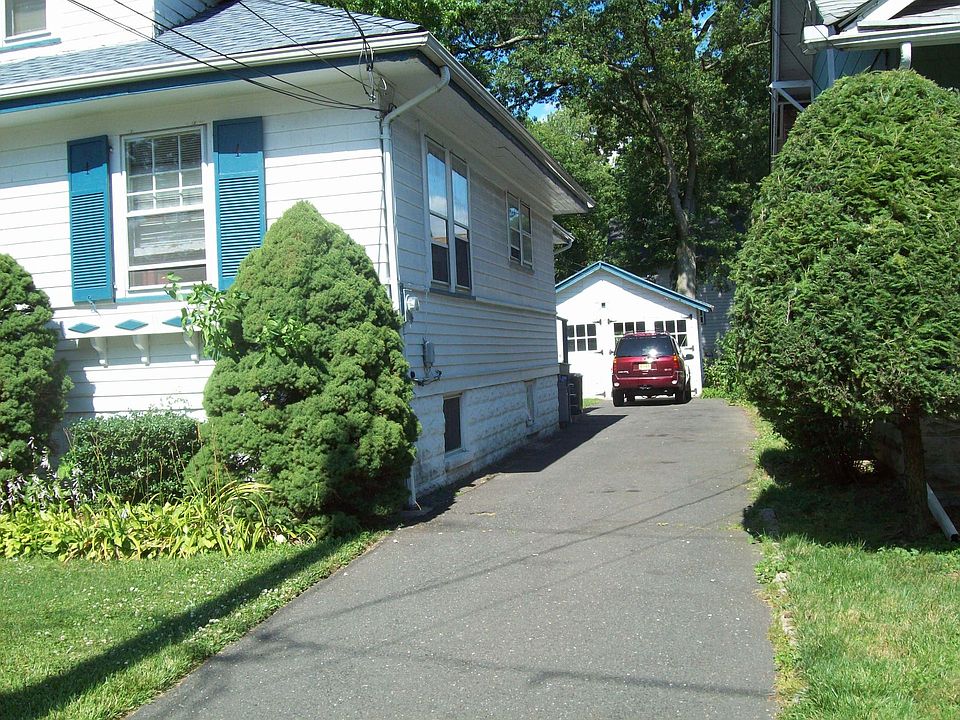 2nd image of 115 Oakley St