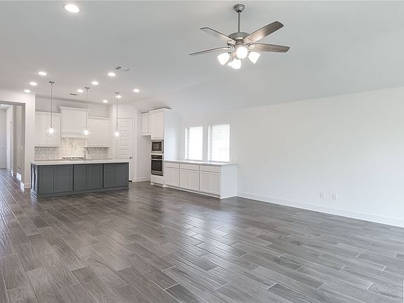5th image of 349 Jefferson Dr