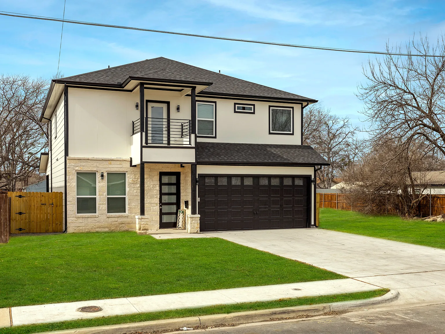 5 bed, 2.5 bath, 2565 sqft, $3,600 — Photo 1