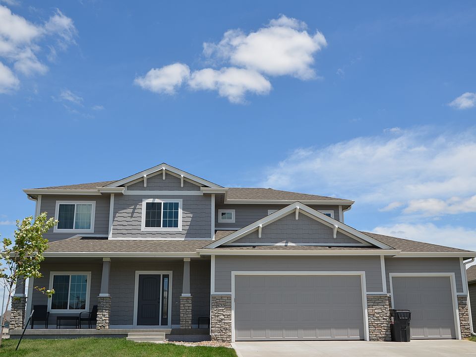 1st image of 523 NW Seasons Dr