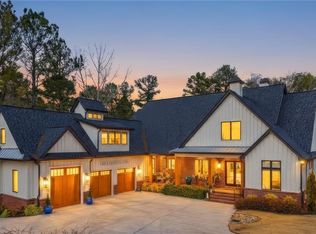 1198 N Edgewater Trl, Toccoa, GA 30577