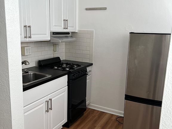 2nd image of 1532 Grand Ave #3