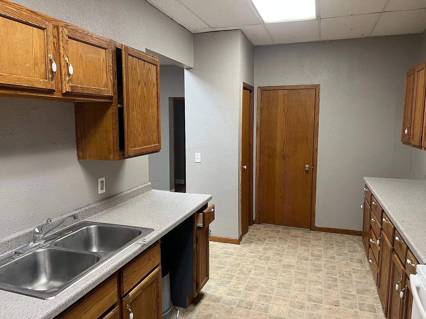 Atwater Apartment — Photo 2