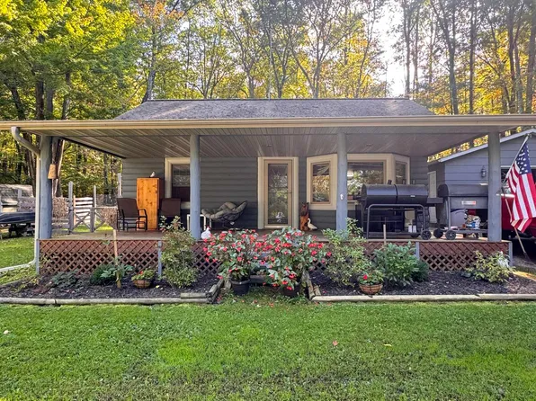 N7904 County Road G, Iola, WI 54945