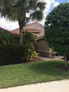 1st image of 901 SW 191st Ter