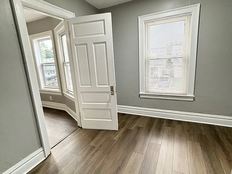 109 Unger Ave #2 — Photo 2