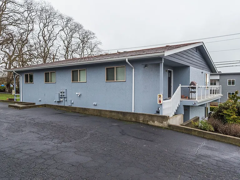 0110-1080 SE City Beach — Photo 15