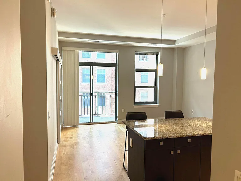2425 L St NW #421 — Photo 2