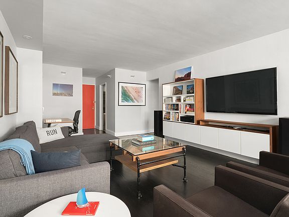 4th image of 101 W 12th St APT 16G