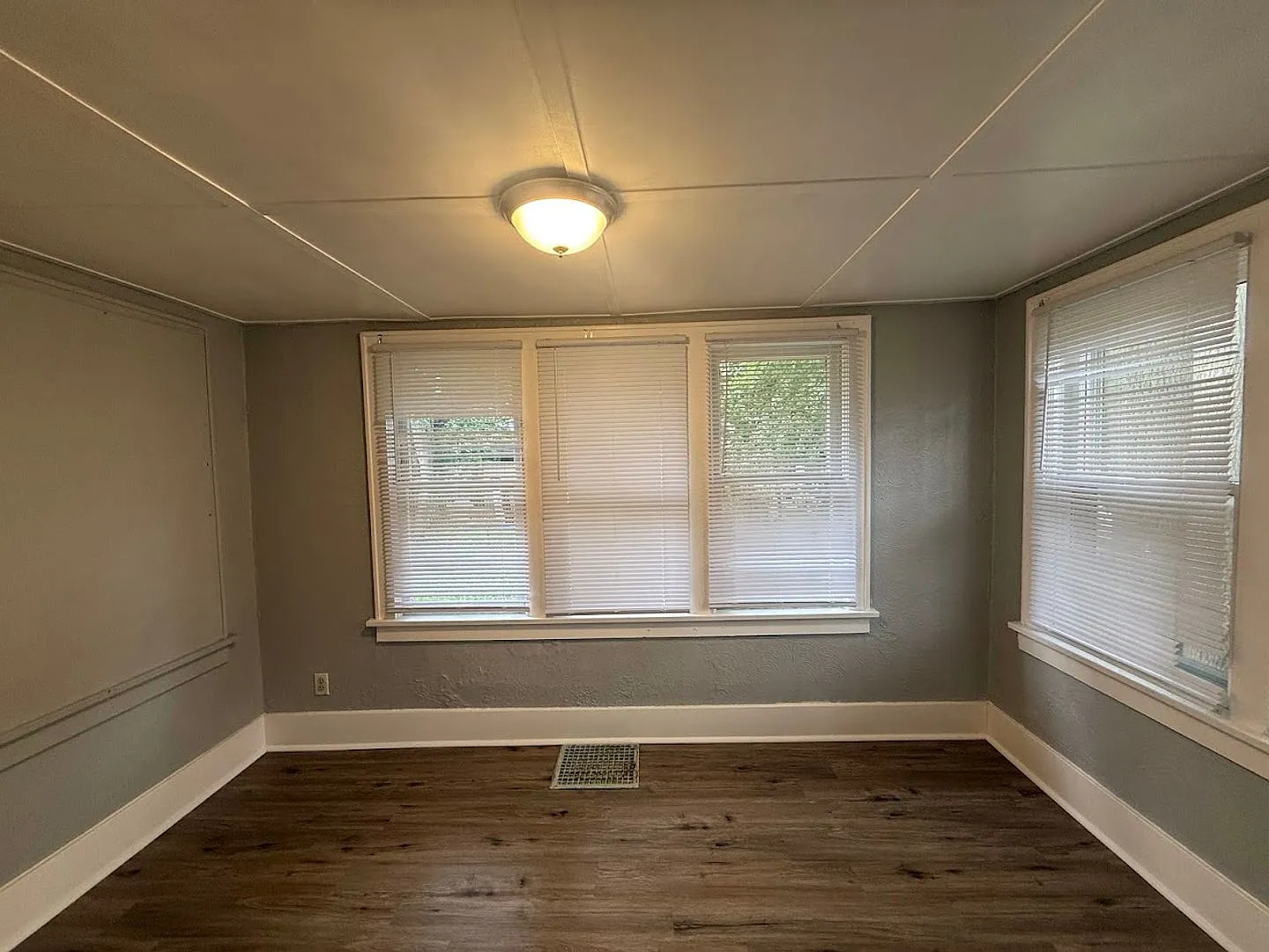 2 Bedroom 1 Bathroom Home for Rent — Photo 4