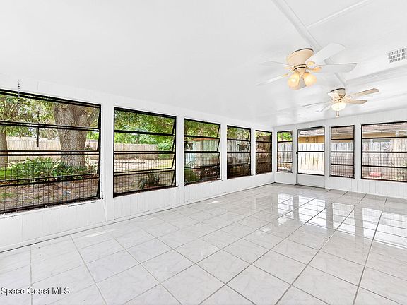 2nd image of 2737 Cherbourg Rd