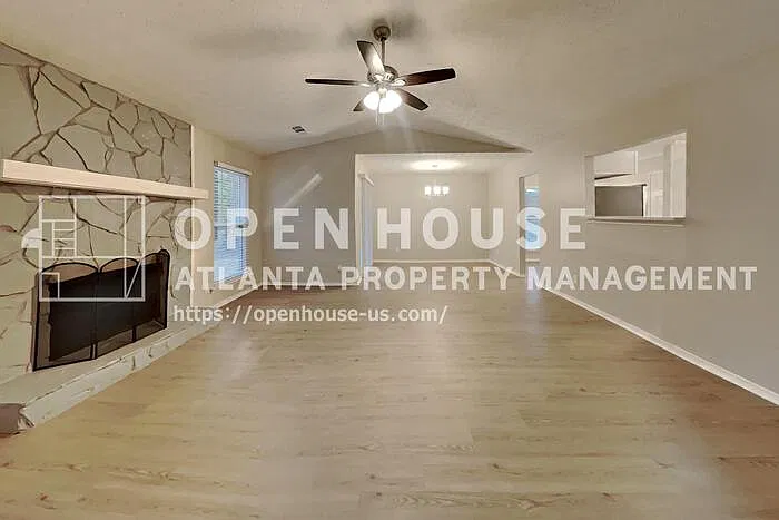 3 bed, 2.0 bath, 1320 sqft, $1,900 — Photo 4