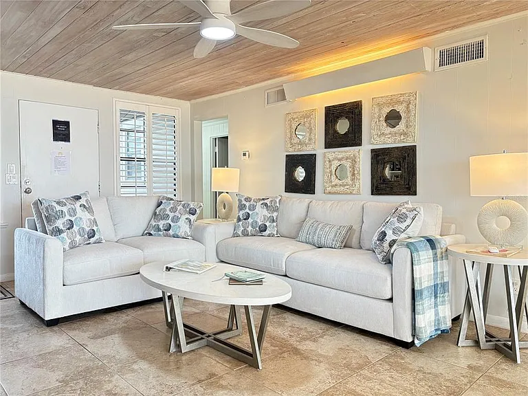 2823 Gulf Of Mexico Dr — Photo 5