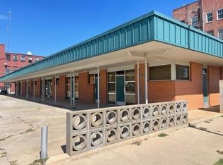118 S 1st St, Blackwell, OK 74631