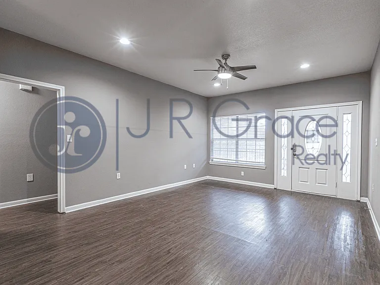 1521 Bagby Ave — Photo 4