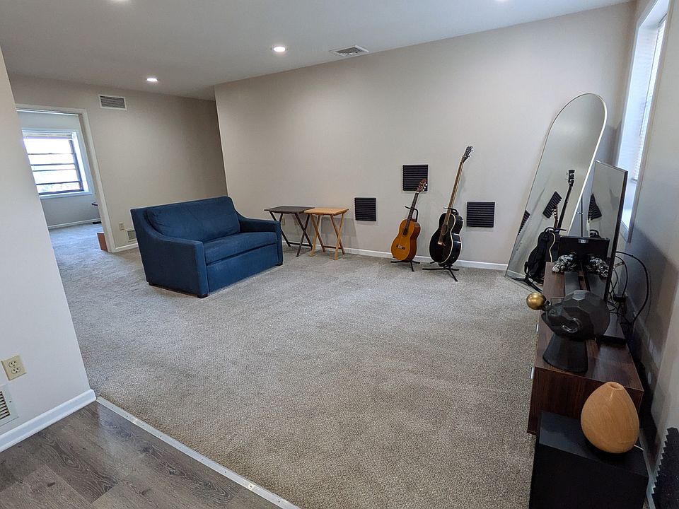 Modern and updated spacious living room - central A/C