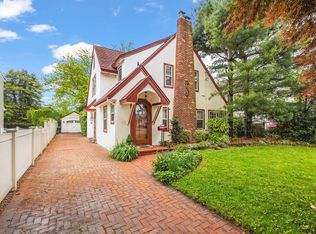 42 Robbins Ave, Amityville, NY 11701