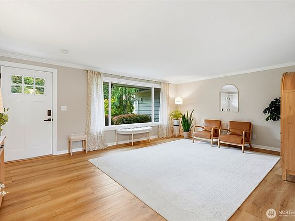 4th image of 2111 93rd Drive SE