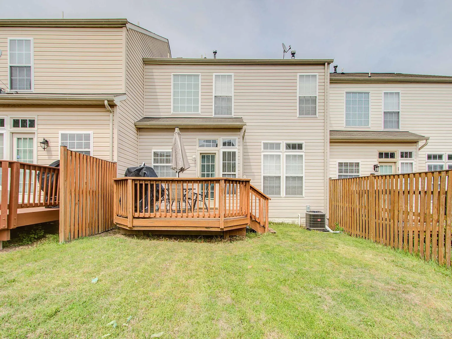 4 bed, 3.5 bath, 2241 sqft, $3,000 — Photo 3