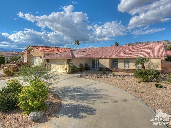 3rd image of 64598 Spyglass Ave