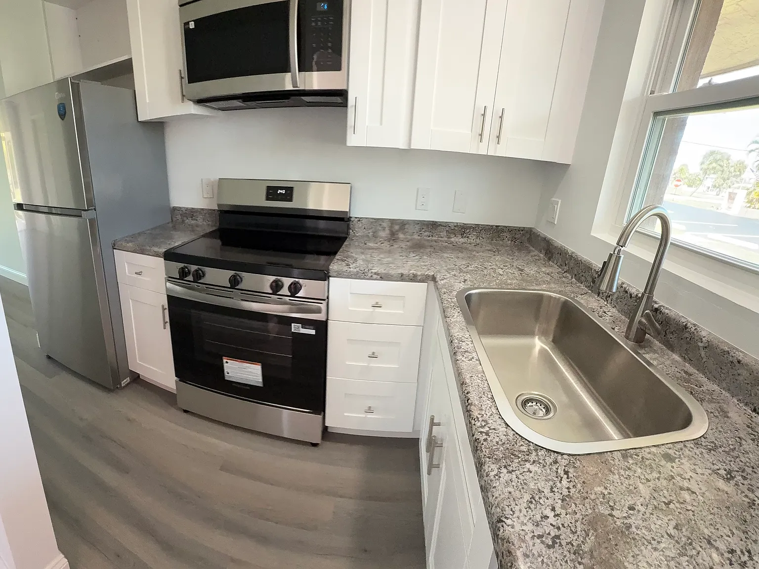 2 bed, 735 sqft, $1,350 — Photo 4