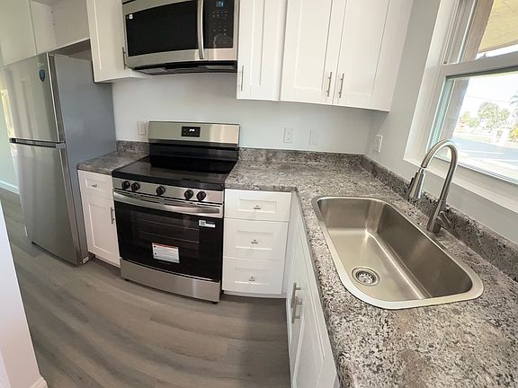 4th image of 16881 Davis Rd #913
