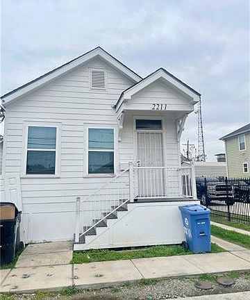 2nd image of 2211 Port St