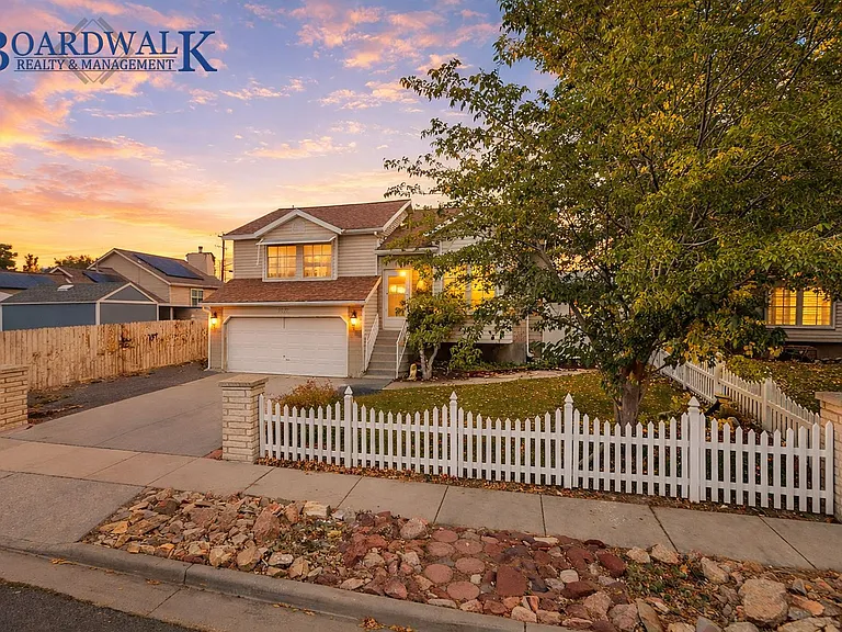 5677 S Esprit Dr — Photo 2