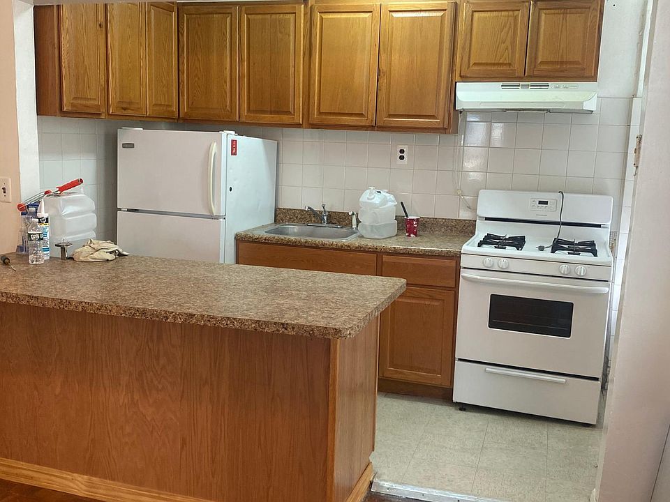 1st image of 3031 Colden Ave #2