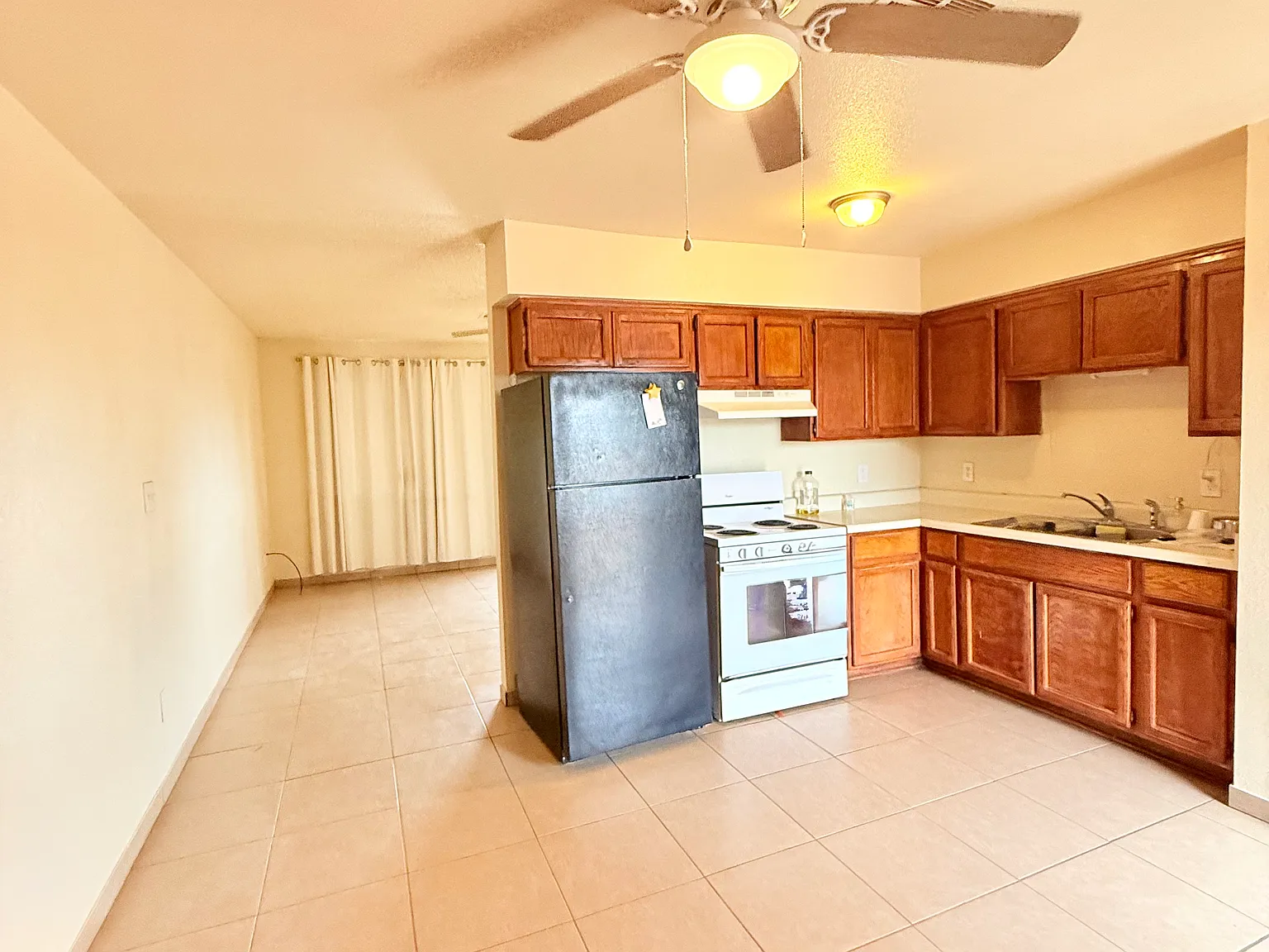 3 bed, 954 sqft, $1,300 — Photo 3