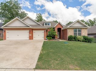 1202 Hickory St, Cave Springs, AR 72718