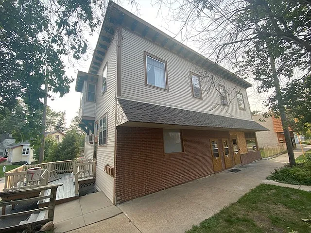 820 Como Ave