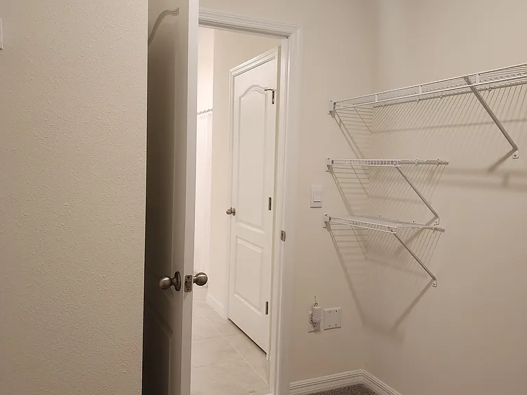 1051 Griffon Ave — Photo 17