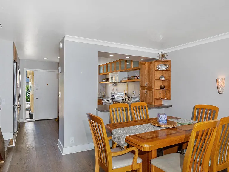 1826 Eastwood Ln — Photo 7