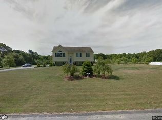 15 Knotty Pine Rd, Tiverton, RI 02878