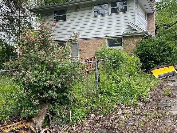 2nd image of 1512 N Wolf Rd