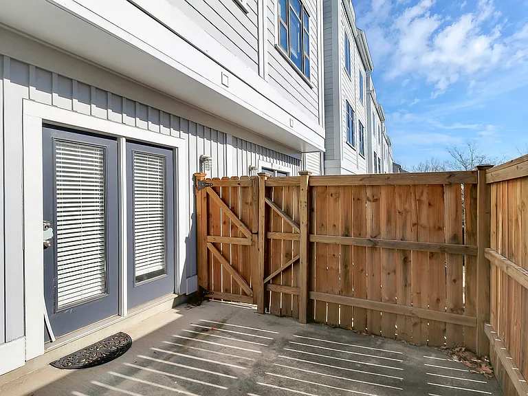 608 Garden District Dr — Photo 28