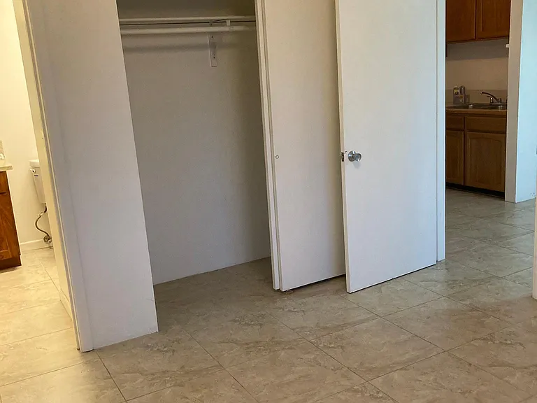 1066 Green St #300 — Photo 10