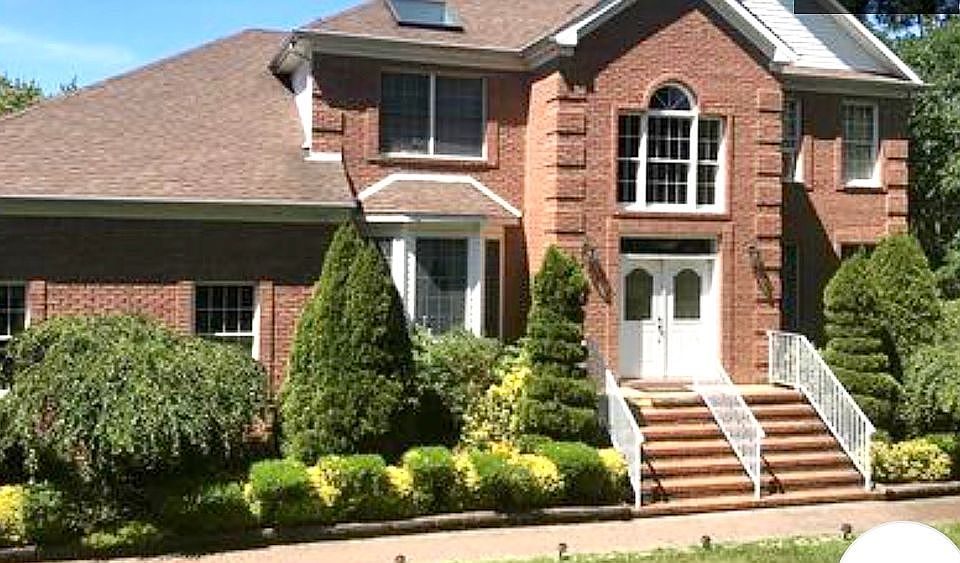 2nd image of 144 Pergola Ave