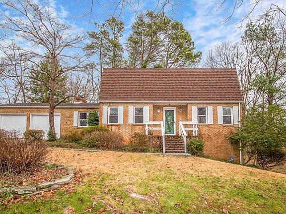 3rd image of 1220 S Dogwood Dr