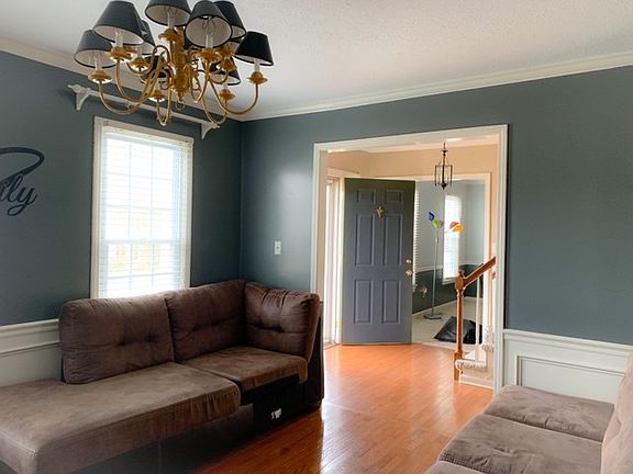 2nd image of 1004 Ballard Ln