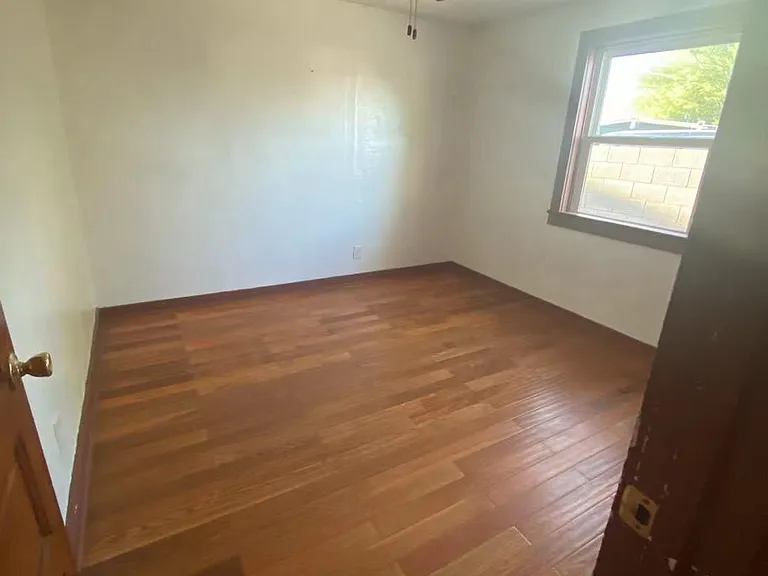 2142 E Clarendon Ave — Photo 4