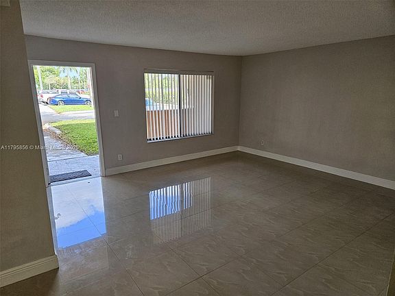 4th image of 6900 SW 39th St APT 112