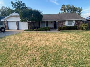 5917 NW 71st St, Warr Acres, OK 73132