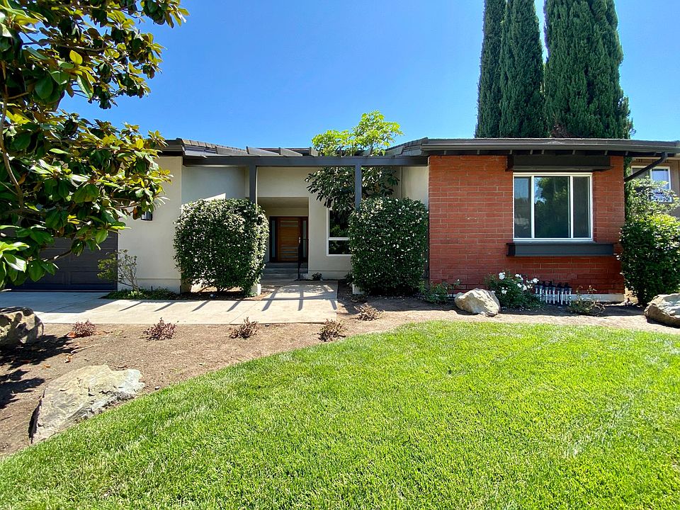 1st image of 746 W San Doval Pl