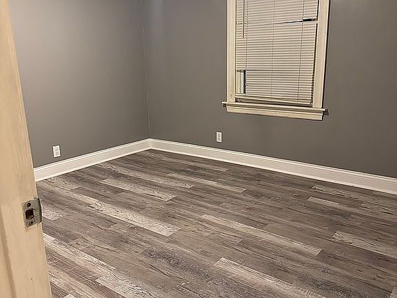 3rd image of 10417 W Palmer Ave