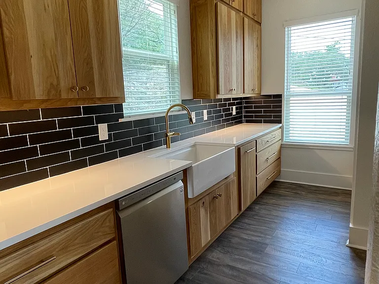 360 Hillside Dr — Photo 2